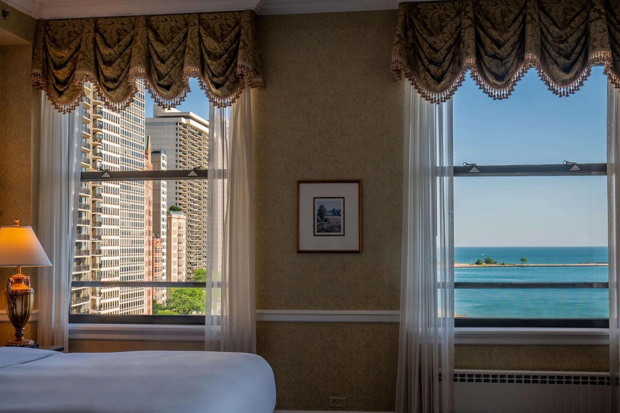 The Drake Hotel Chicago Bagian luar foto