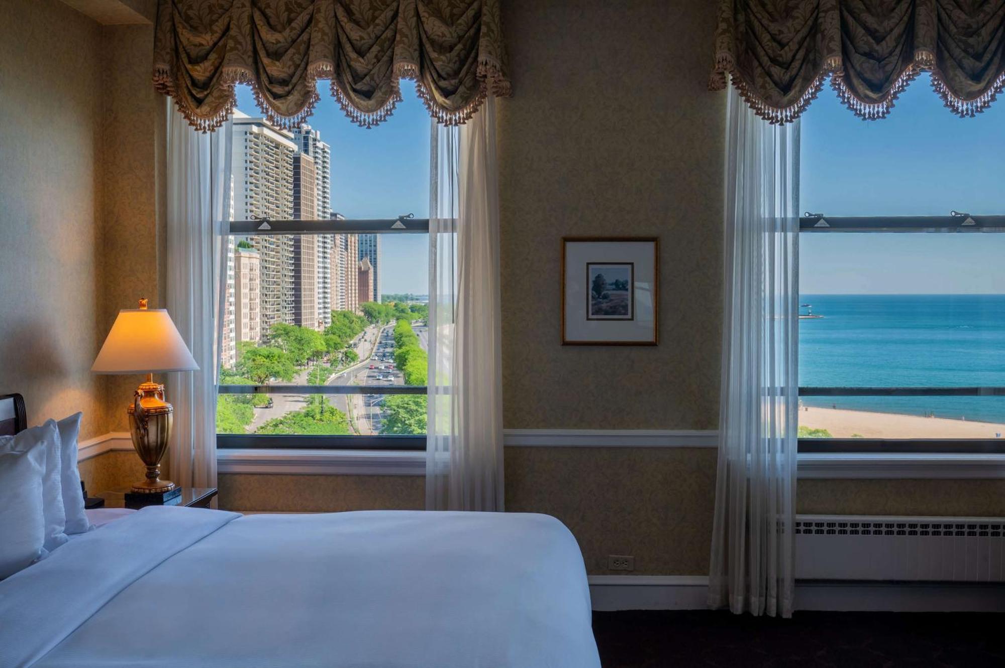 The Drake Hotel Chicago Bagian luar foto