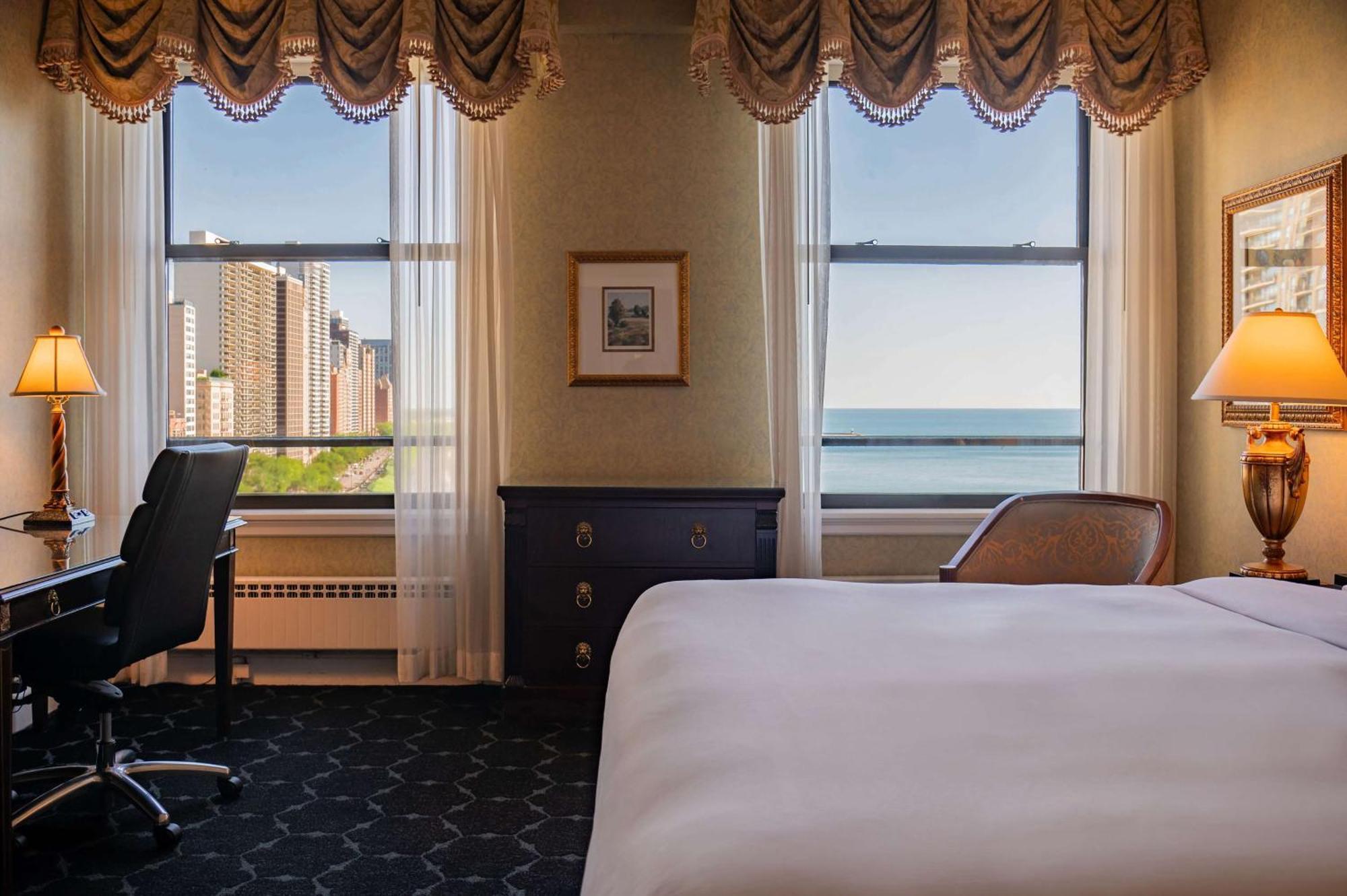 The Drake Hotel Chicago Bagian luar foto